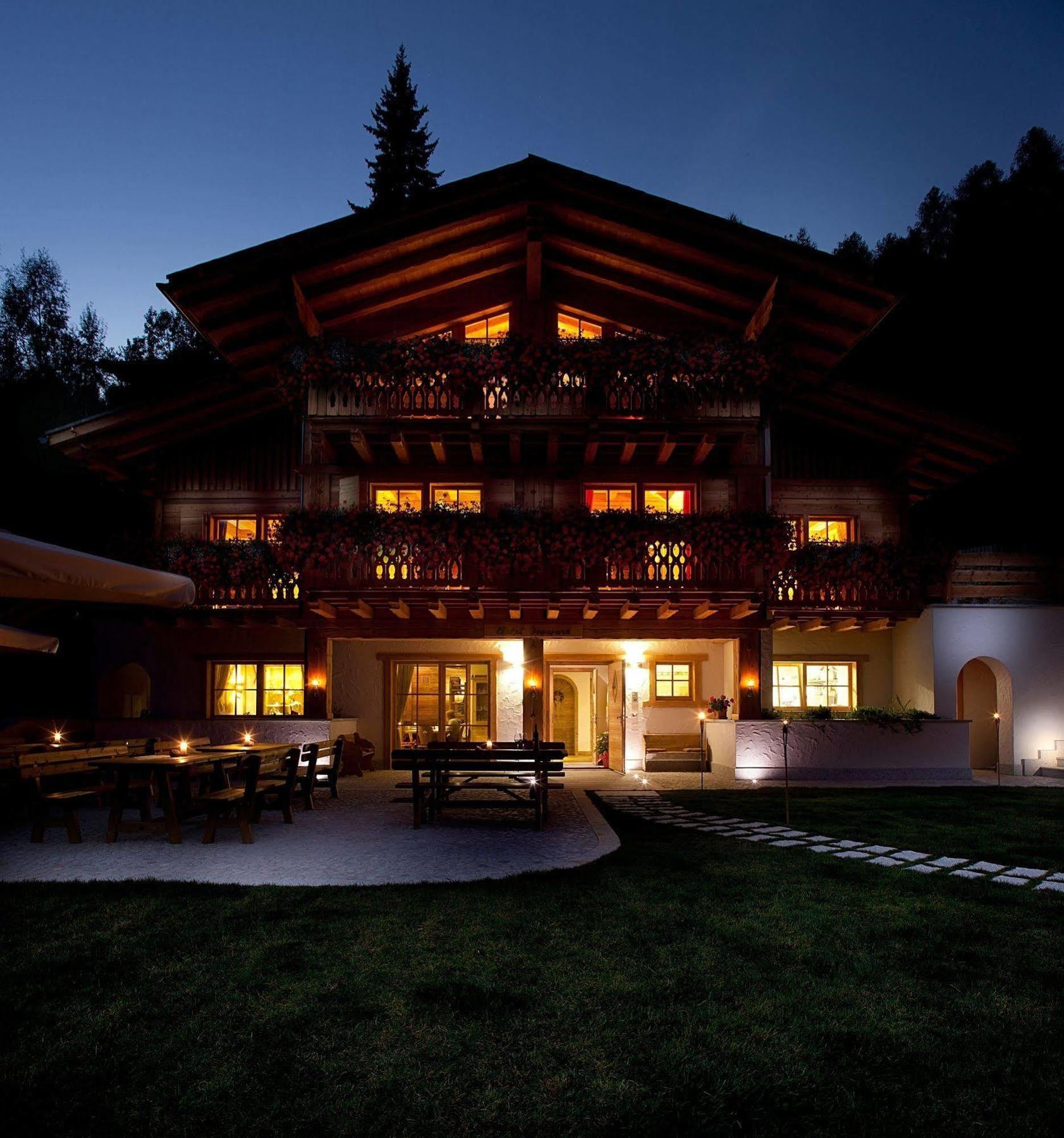Fogajard Lovely Chalet Мадонна-ди-Кампильо Экстерьер фото